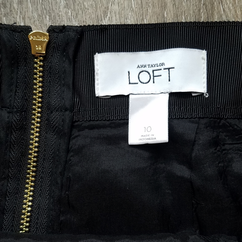 Ann Taylor LOFT Black Gold Metallic Overlay Skirt - Picture 2 of 5